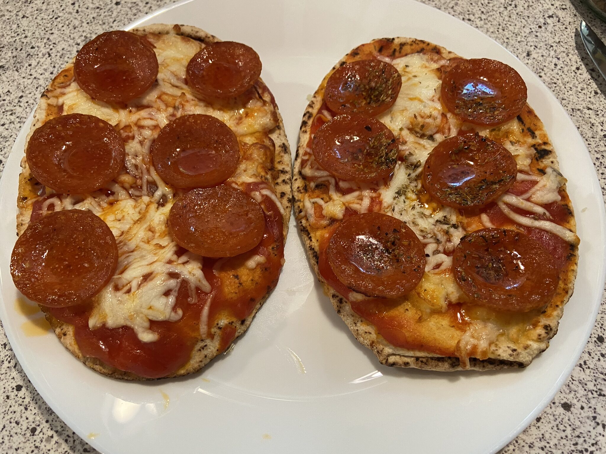 Mini Pizza i Airfryer (Lavet på pitabrød) – Hurtig og Nem Snack